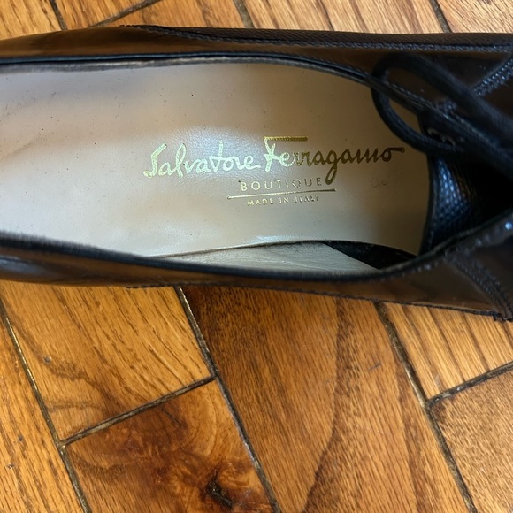 Salvatore Ferragamo lace up leather shoes, size 8.5 - Picture 4 of 10